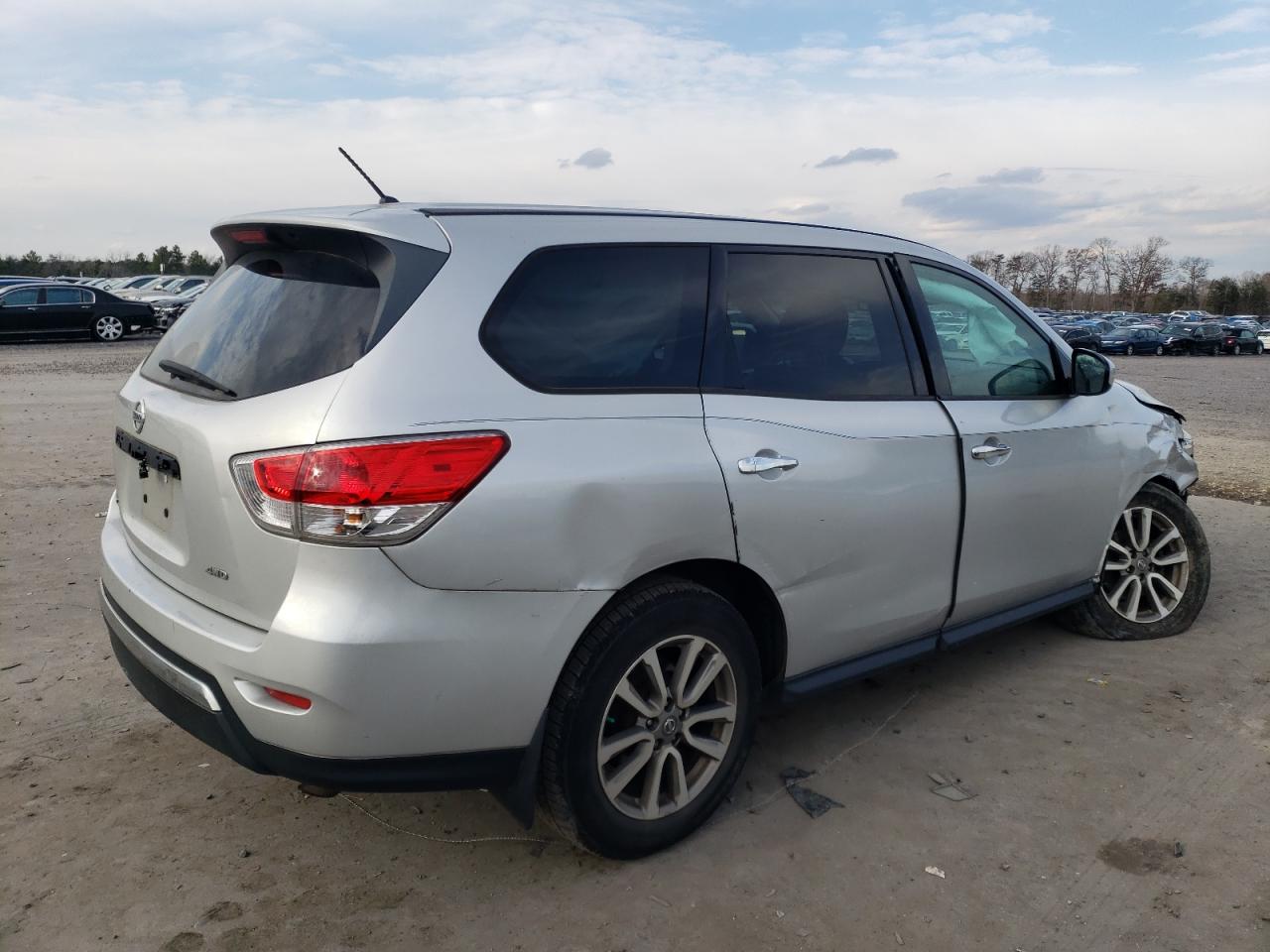 Image 3 of 2014 NISSAN PATHFINDER S 2014 with VIN 5N1AR2MM2EC721277