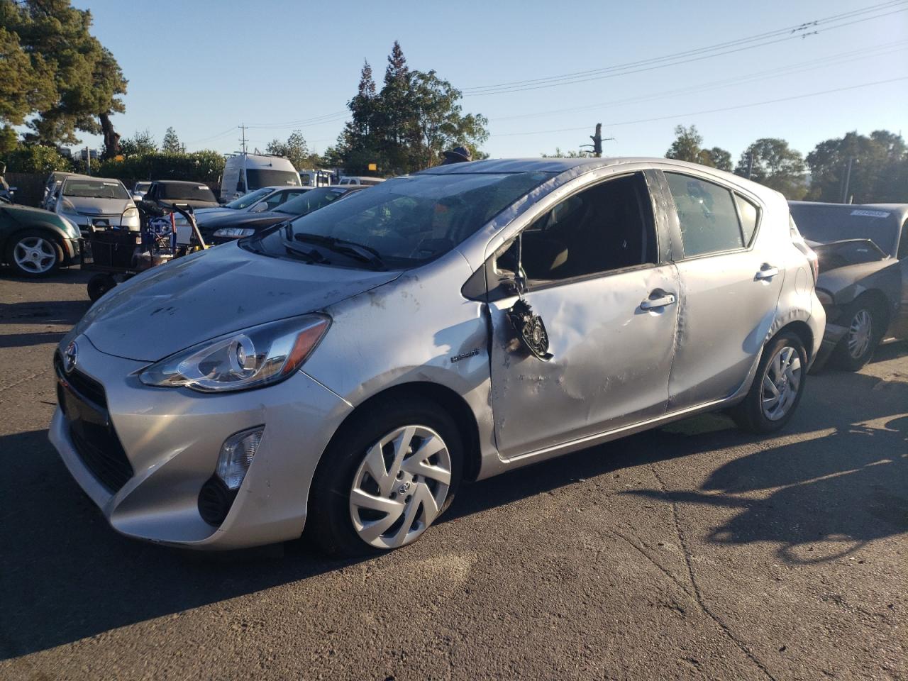 Изображение 1 2015 TOYOTA PRIUS C  2015 с VIN JTDKDTB37F1097710