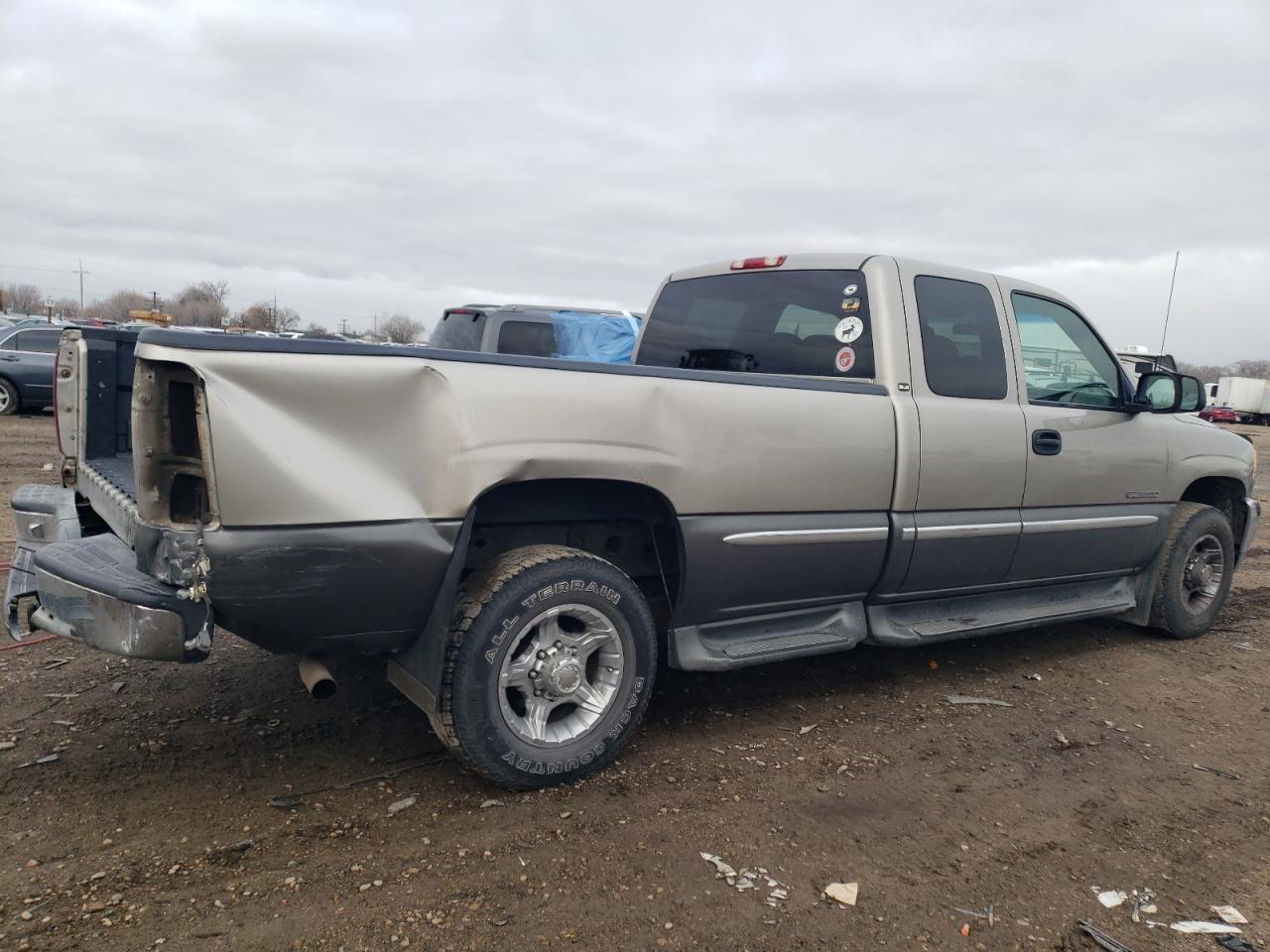 Image 3 of 1999 GMC NEW SIERRA C2500 1999 with VIN 1GTGC29U3XE554055