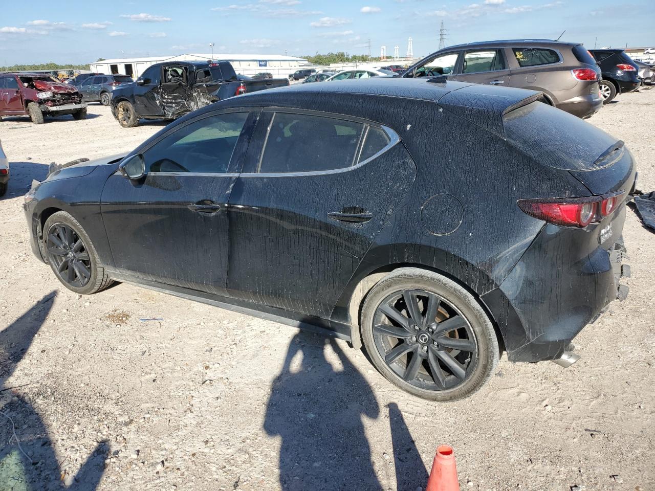 Image 2 of 2021 MAZDA 3 PREMIUM 2021 with VIN JM1BPAML3M1308391