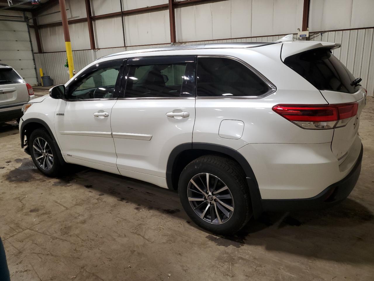 Изображение 2 2017 TOYOTA HIGHLANDER HYBRID 2017 с VIN 5TDJGRFH3HS025050