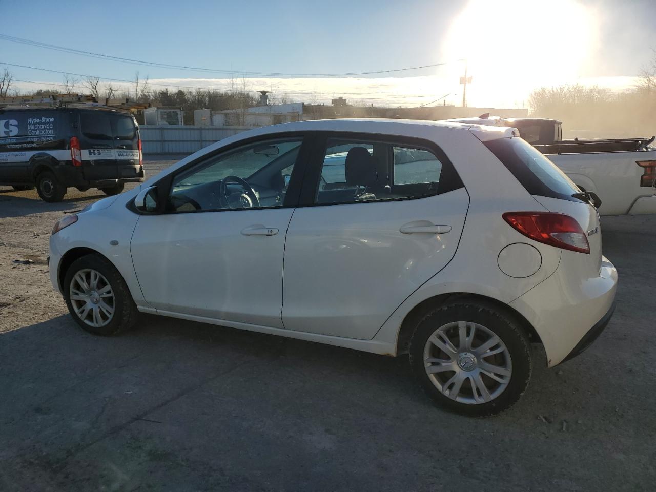 Image 2 of 2014 MAZDA MAZDA2 SPORT 2014 with VIN JM1DE1KY6E0183245