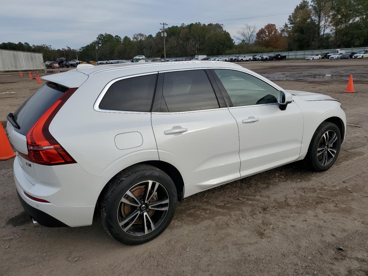 Image 3 of 2020 VOLVO XC60 T6 MOMENTUM 2020 with VIN YV4A22RK6L1609281
