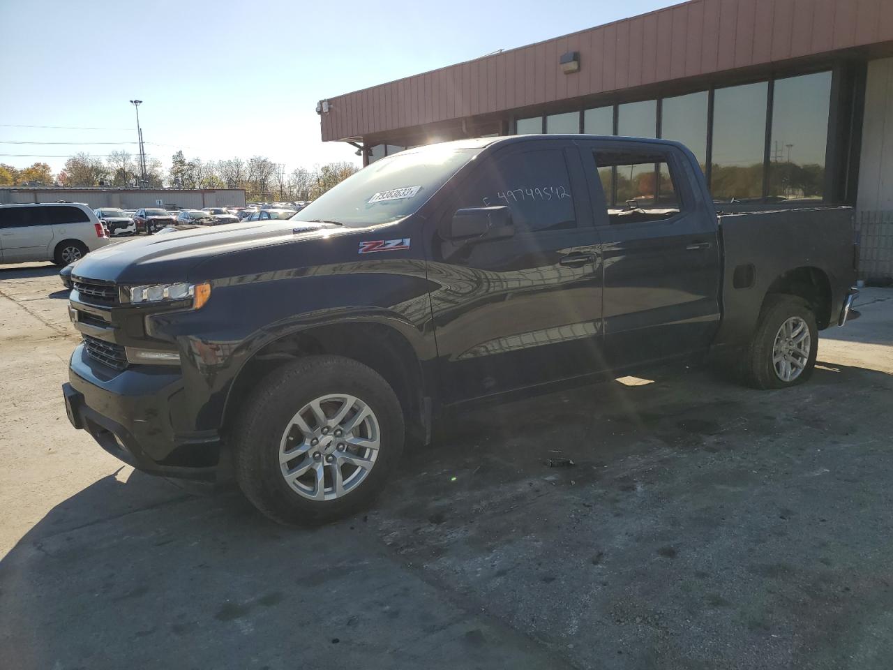 Изображение 1 2021 CHEVROLET SILVERADO K1500 RST 2021 с VIN 3GCUYEET8MG340606