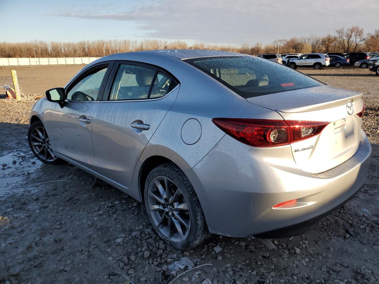 Obraz 2 z 2018 MAZDA 3 TOURING 2018 z VIN 3MZBN1V38JM215124
