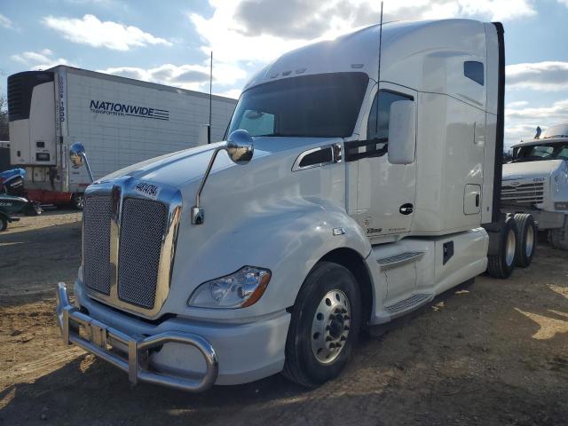 Image 2 of 2017 KENWORTH CONSTRUCTION T680 2017 with VIN 1XKYD49X7HJ153600