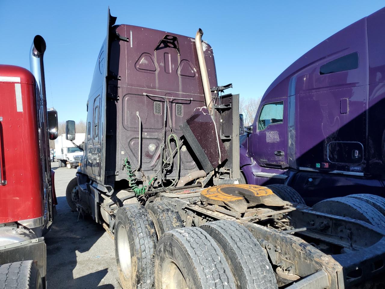 Image 3 of 2017 FREIGHTLINER CASCADIA 125  2017 with VIN 3AKJGLDR1HSHF5478