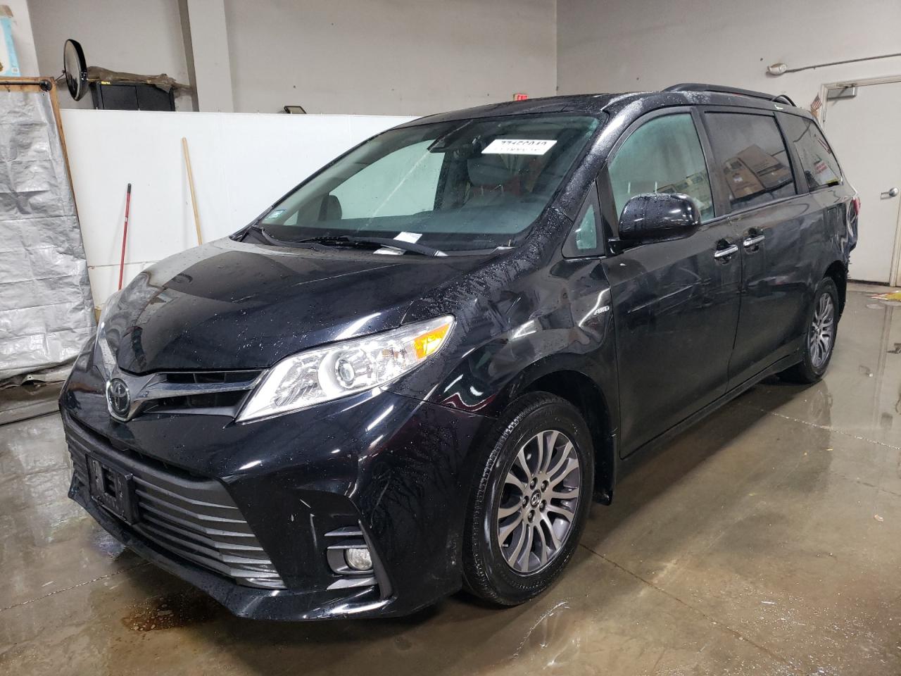 Obraz 1 z 2020 TOYOTA SIENNA XLE 2020 z VIN 5TDDZ3DC8LS235213