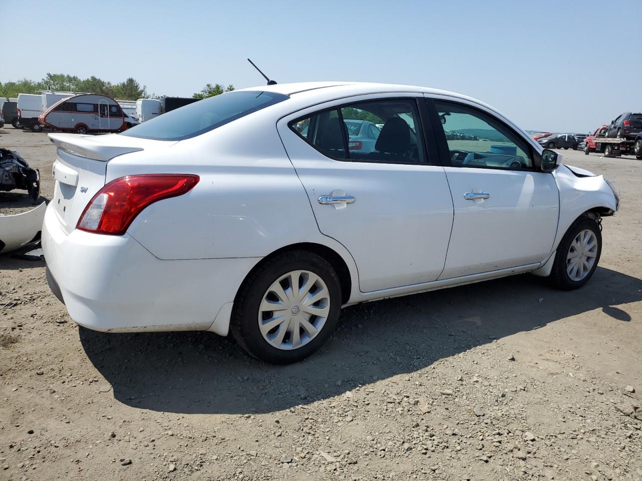 Obraz 3 z 2017 NISSAN VERSA S 2017 z VIN 3N1CN7AP8HL897122