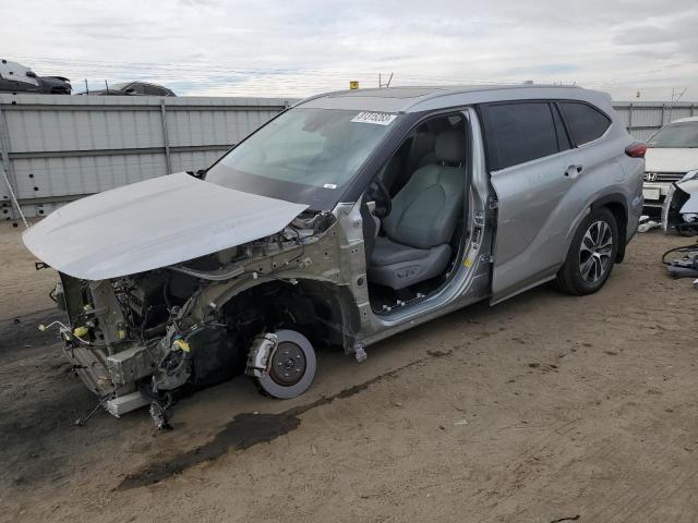 Изображение 2022 TOYOTA HIGHLANDER XLE 2022