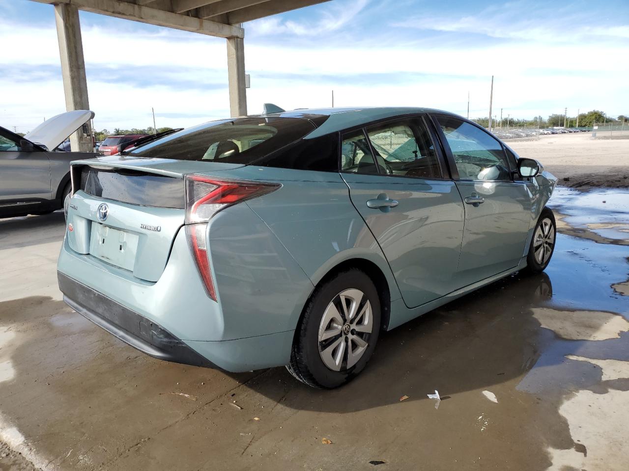 Image 3 of 2017 TOYOTA PRIUS  2017 with VIN JTDKARFU9H3037658
