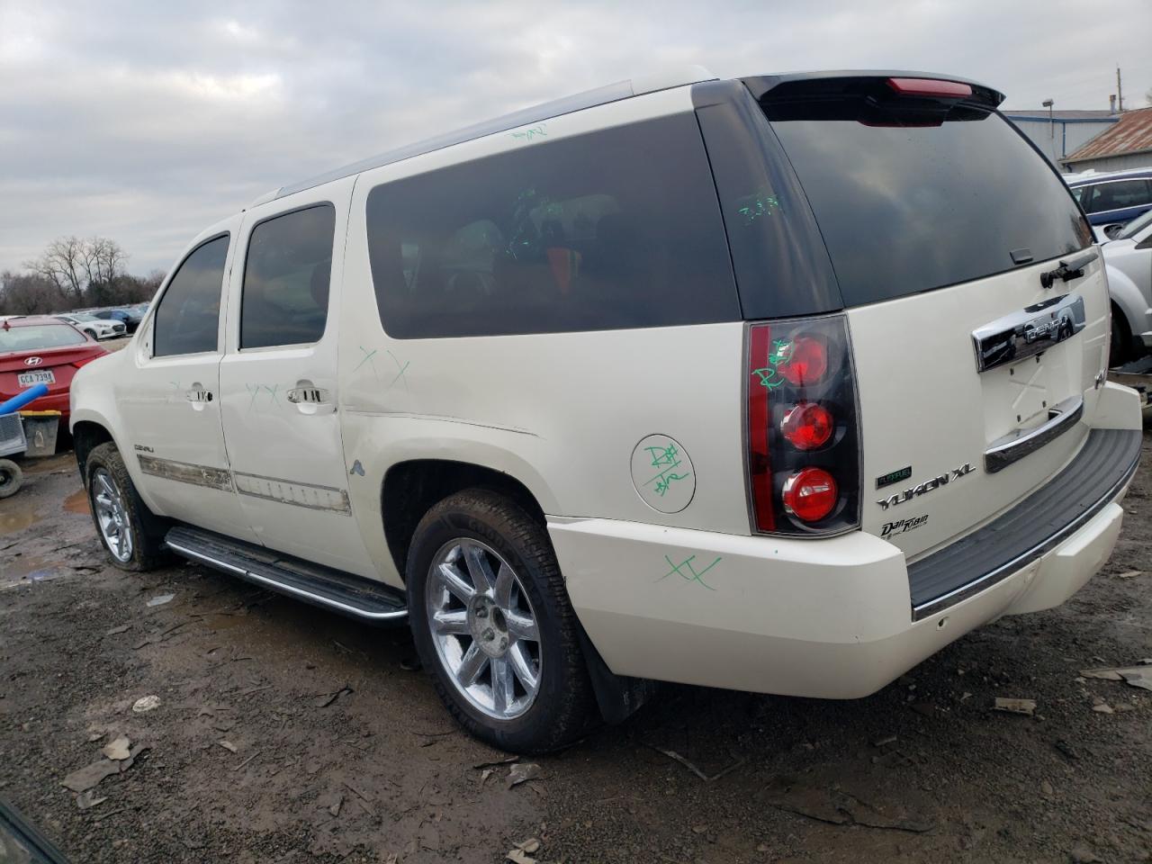 Image 2 of 2011 GMC YUKON XL DENALI 2011 with VIN 1GKS2MEF5BR121603