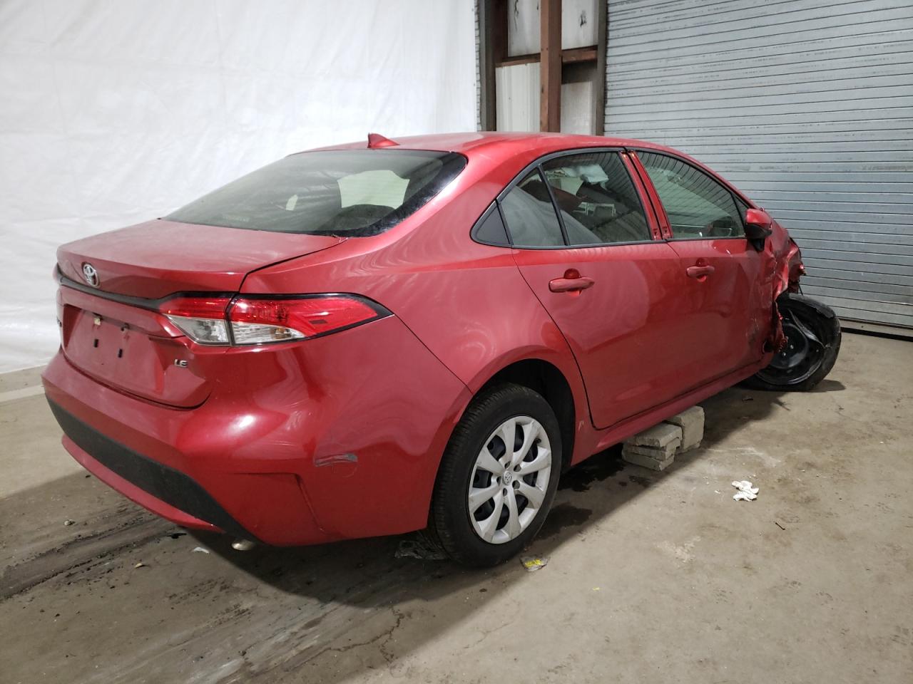 Image 3 of 2020 TOYOTA COROLLA LE 2020 with VIN JTDEPRAE4LJ043111