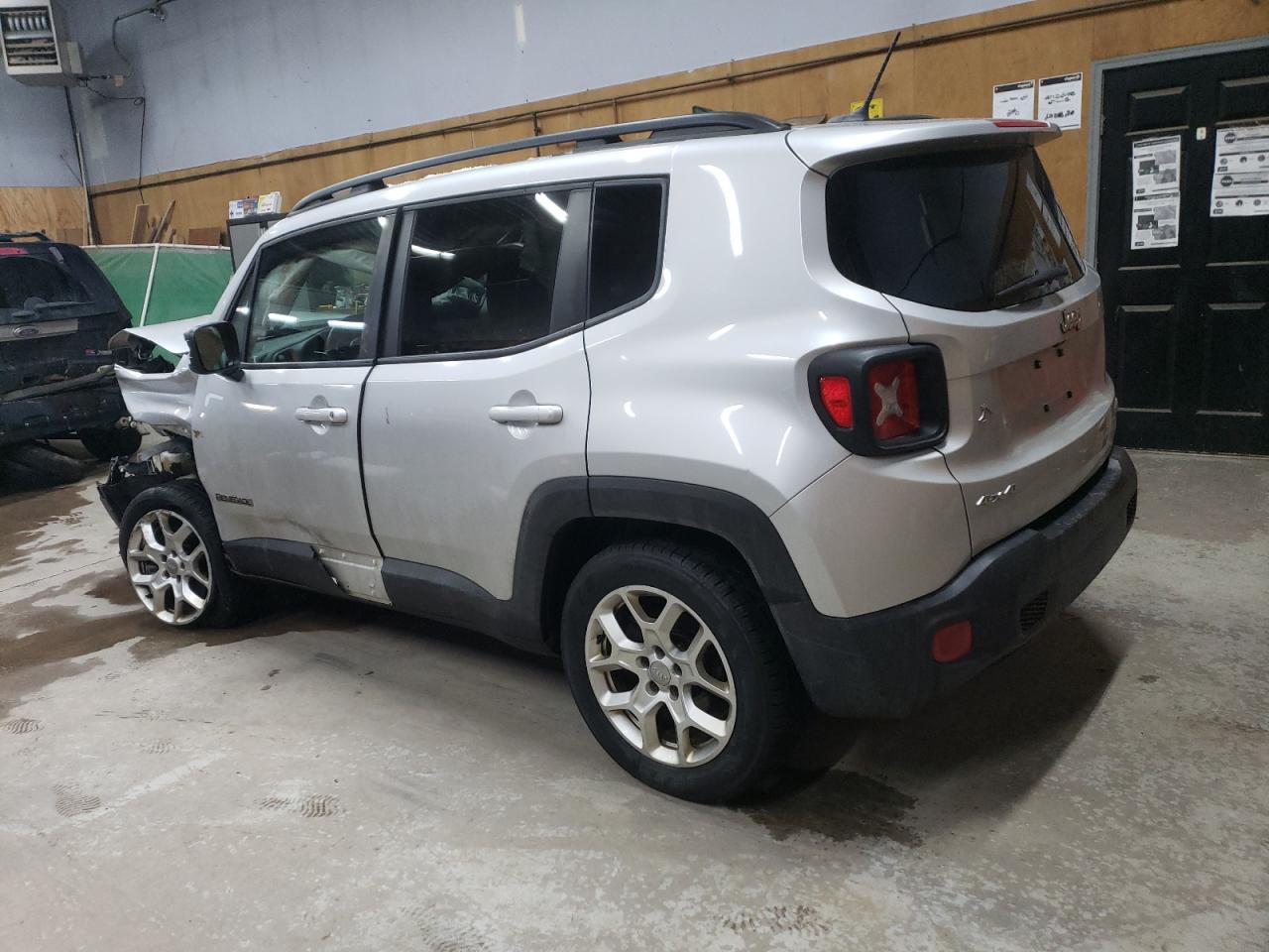 Изображение 2 2015 JEEP RENEGADE LATITUDE 2015 с VIN ZACCJBBT0FPB75035