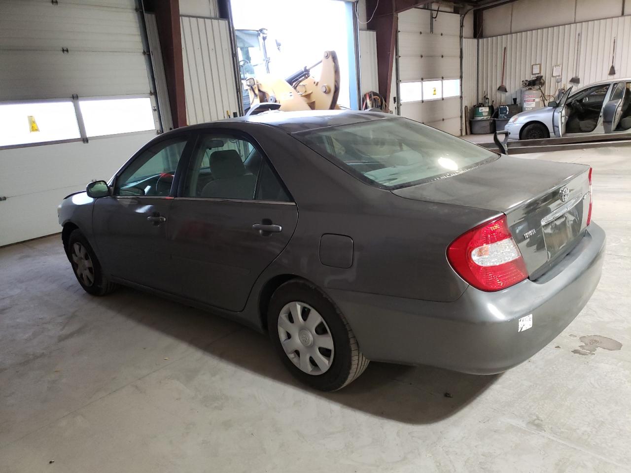 Image 2 of 2004 TOYOTA CAMRY LE 2004 with VIN 4T1BE32K84U796081