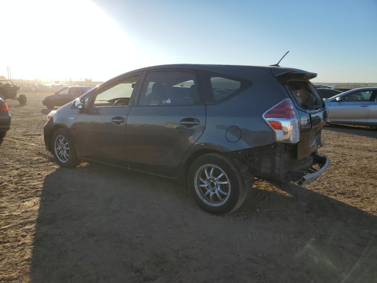 Изображение 2 2015 TOYOTA PRIUS V  2015 с VIN JTDZN3EU7FJ028063
