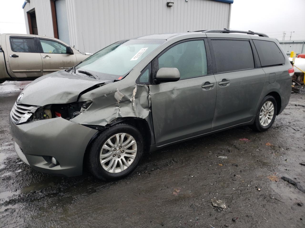 Image 1 of 2011 TOYOTA SIENNA XLE 2011 with VIN 5TDYK3DC0BS108475