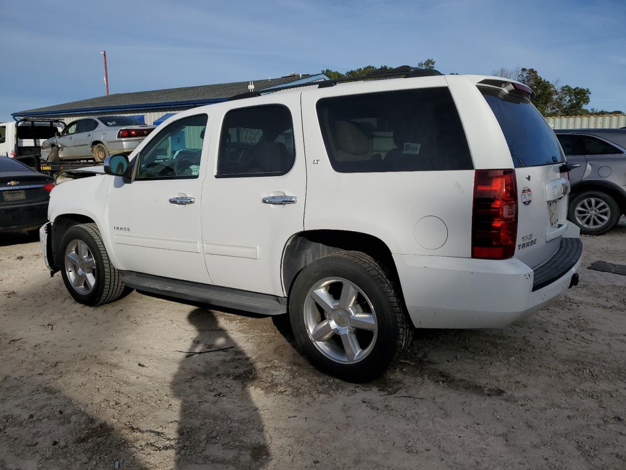 Image 2 of 2013 CHEVROLET TAHOE C1500 LT 2013 with VIN 1GNSCBE01DR266172