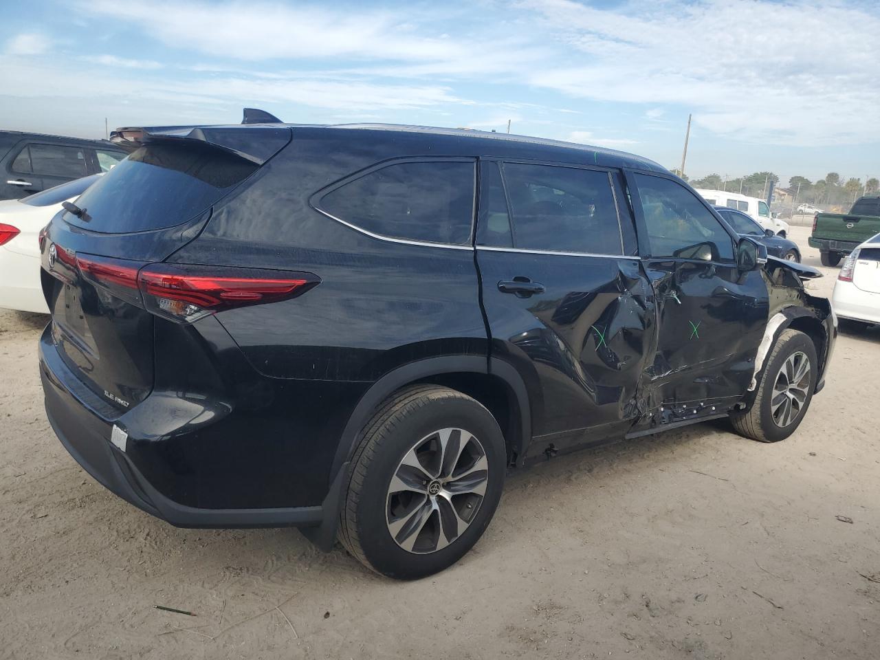 Изображение 3 2020 TOYOTA HIGHLANDER XLE 2020 с VIN 5TDHZRBH5LS501533