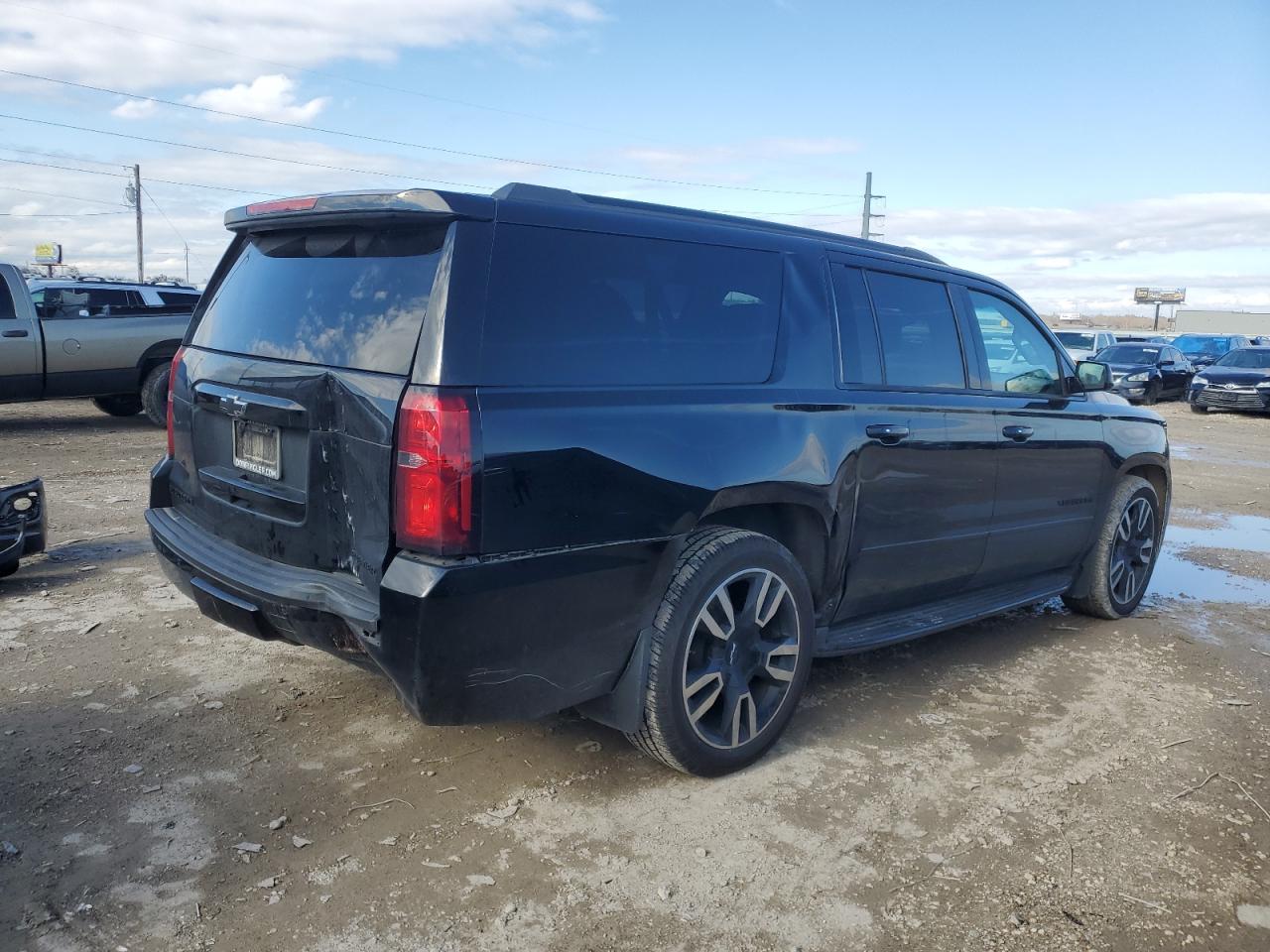 Image 3 of 2019 CHEVROLET SUBURBAN C1500 PREMIER 2019 with VIN 1GNSCJKJ2KR194516