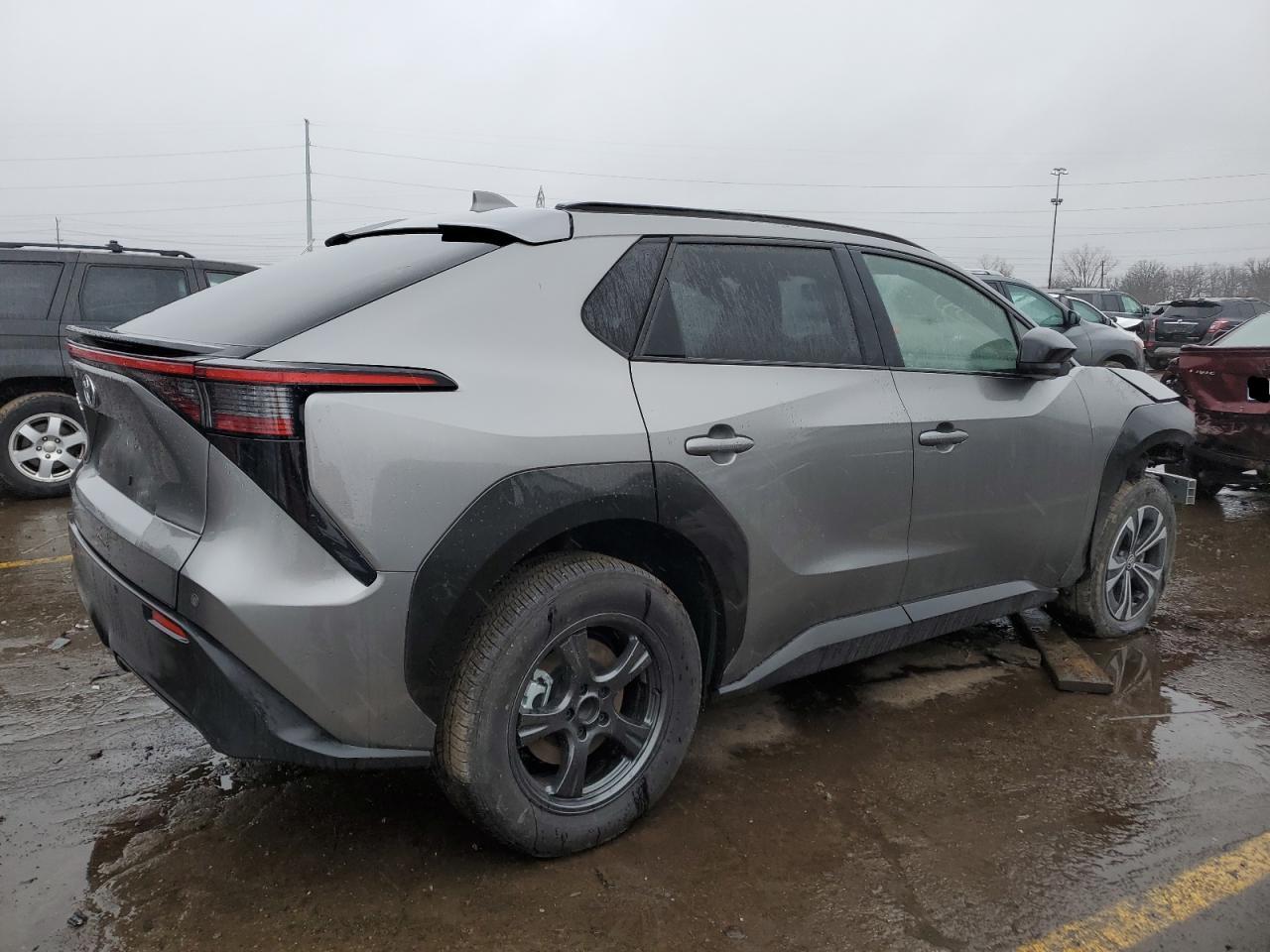 Изображение 3 2023 TOYOTA BZ4X XLE 2023 с VIN JTMAAAAA5PA000806