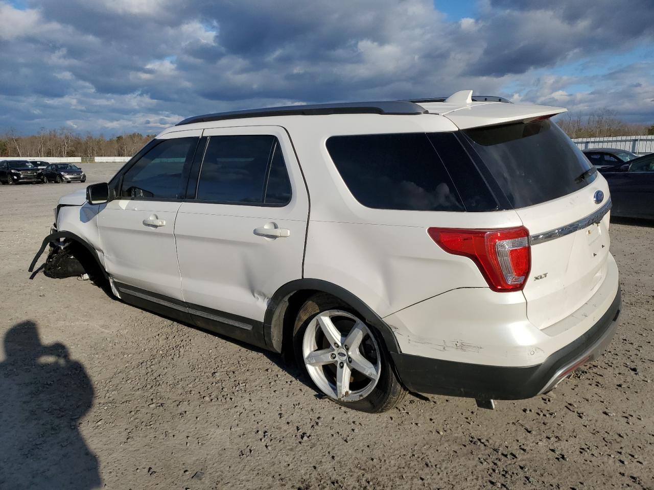 Image 2 of 2017 FORD EXPLORER XLT 2017 with VIN 1FM5K8DH1HGC28568