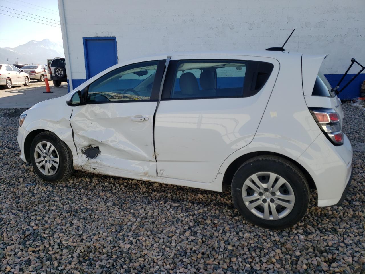 Obraz 2 z 2020 CHEVROLET SONIC  2020 z VIN 1G1JG6SBXL4123408