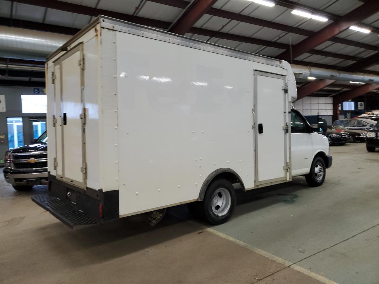 Obraz 3 z 2019 GMC SAVANA CUTAWAY G3500 2019 z VIN 7GZ37RCG7KN000480