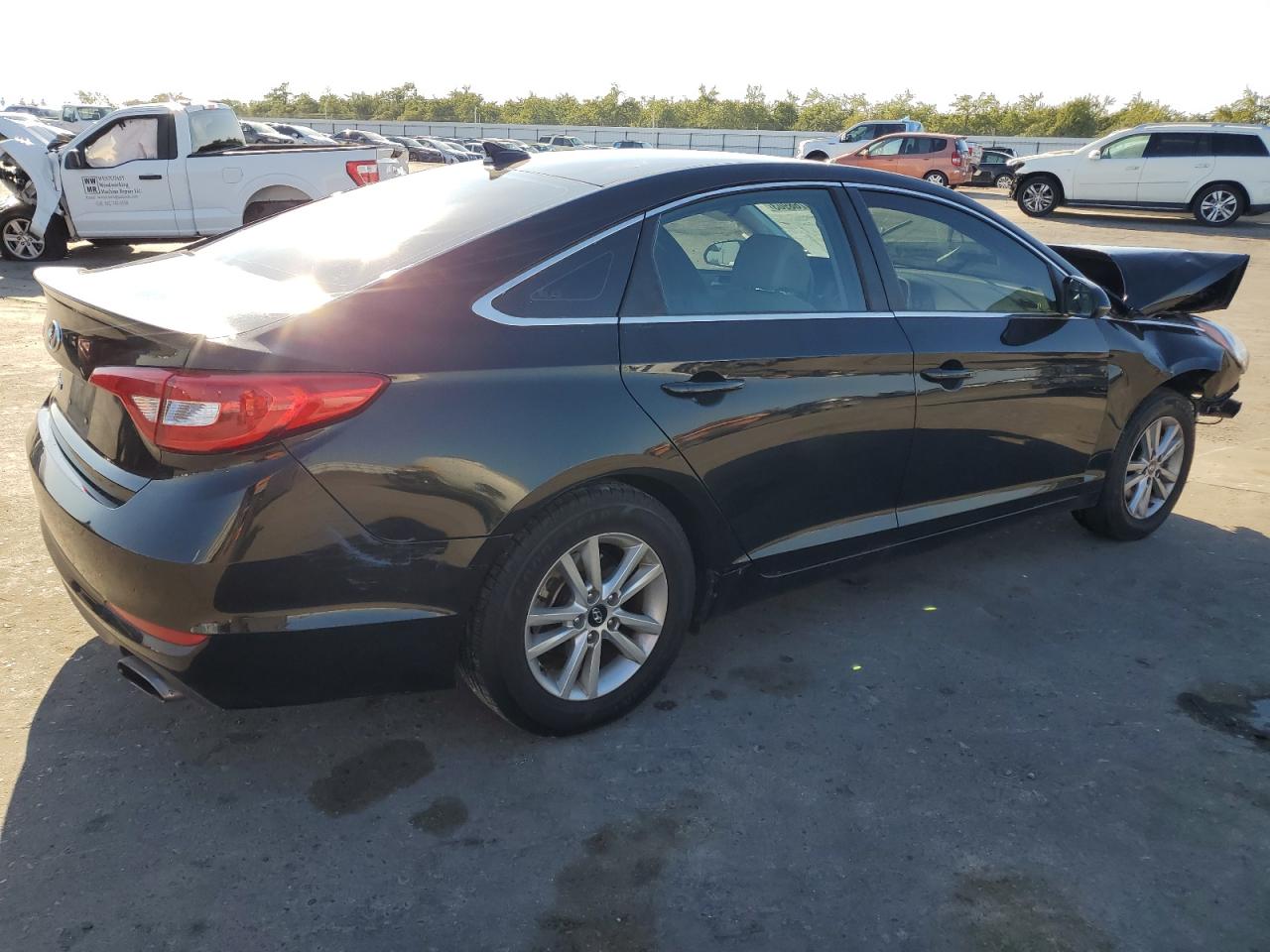 Image 3 of 2016 HYUNDAI SONATA SE 2016 with VIN 5NPE24AF2GH334554