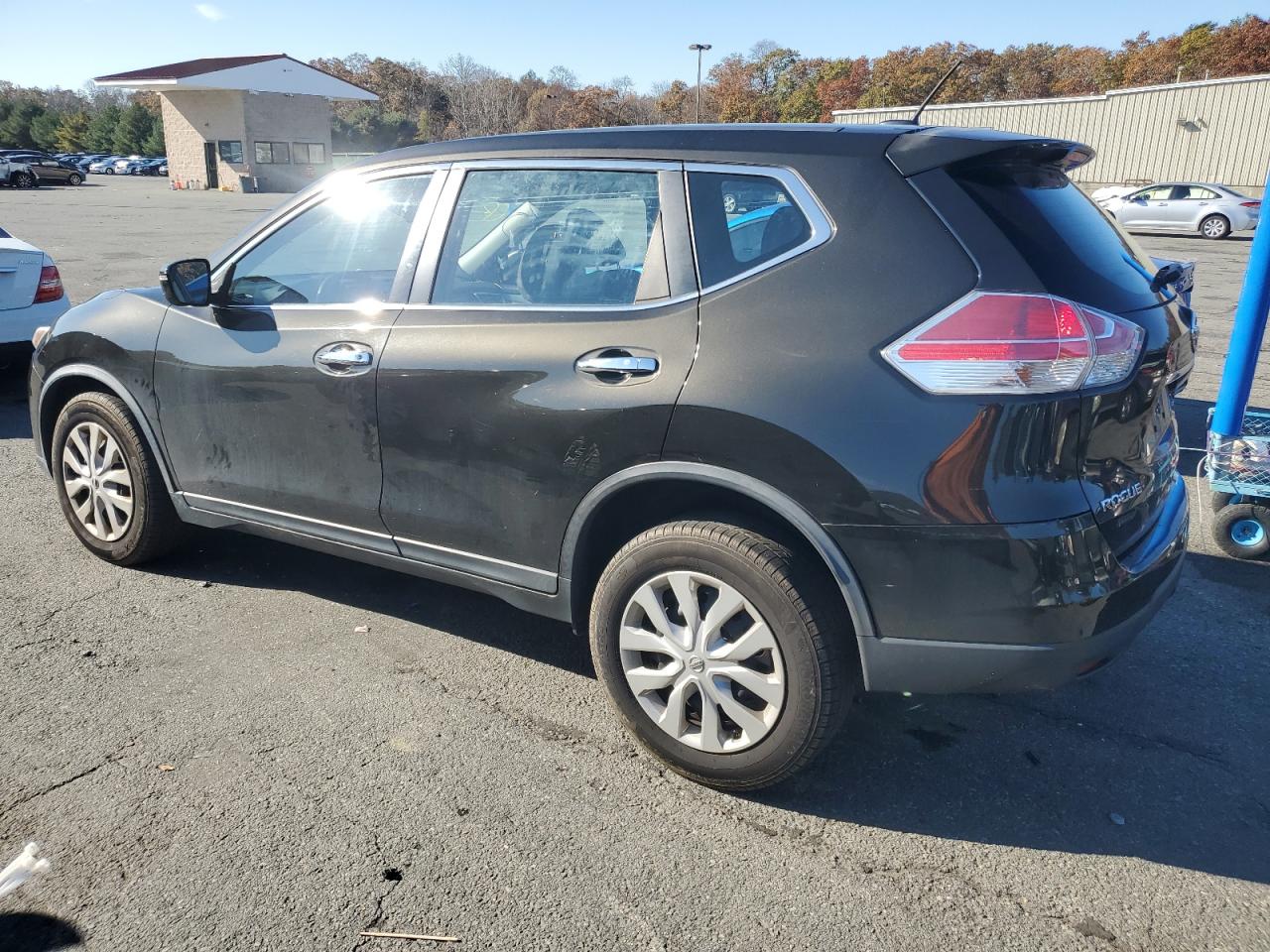 Image 2 of Nissan Rogue S 2015 with VIN KNMAT2MVXFP535415