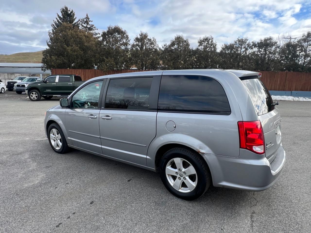 Image 3 of 2013 DODGE GRAND CARAVAN SE 2013 with VIN 2C4RDGBG5DR683744
