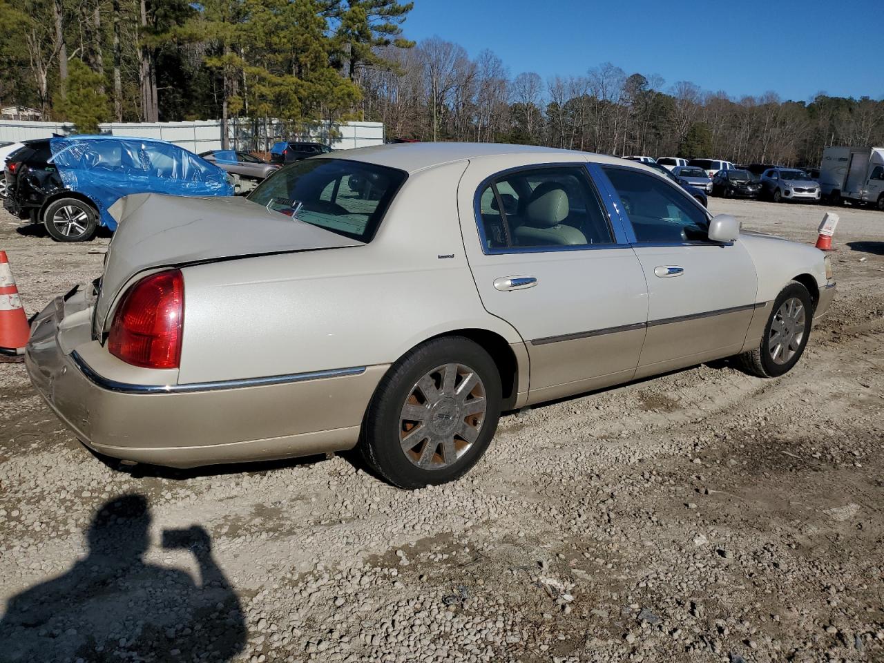 Obraz 3 z 2005 LINCOLN TOWN CAR SIGNATURE LIMITED 2005 z VIN 1LNHM82W75Y649578