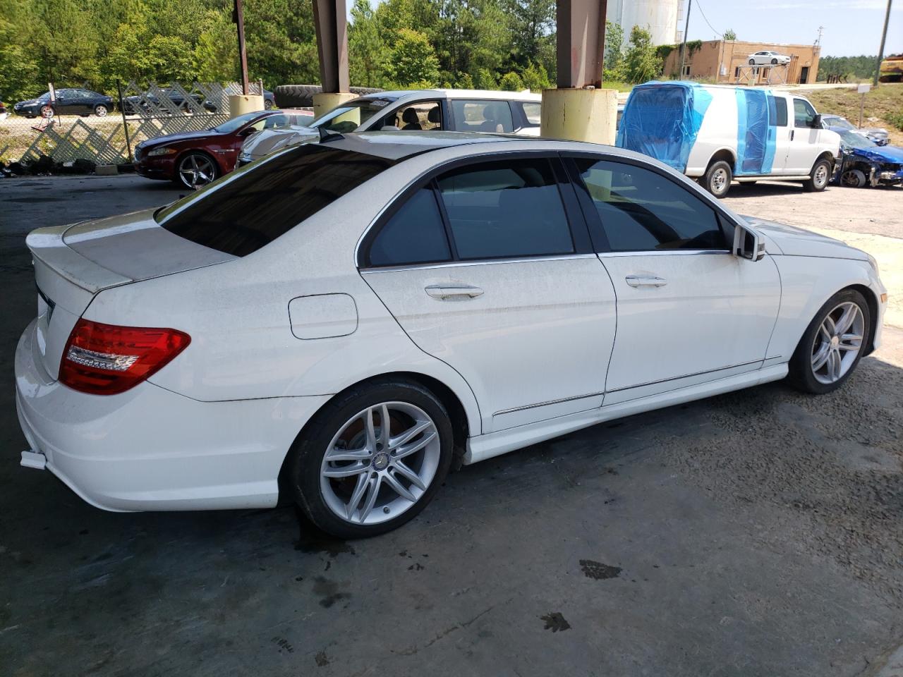 Obraz 3 z 2013 MERCEDES-BENZ C 250 2013 z VIN WDDGF4HB2DR266511