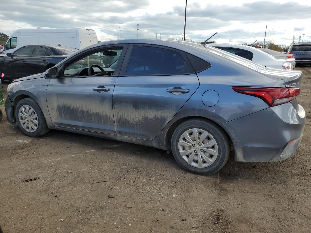 Изображение 2 2018 HYUNDAI ACCENT SE 2018 с VIN 3KPC24A3XJE026881