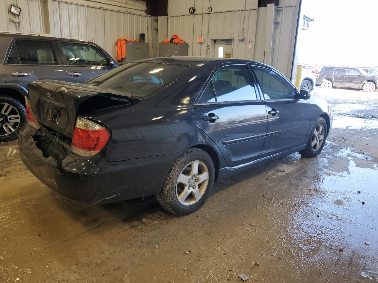 Obraz 3 z 2005 TOYOTA CAMRY LE 2005 z VIN JTDBE32KX53030056