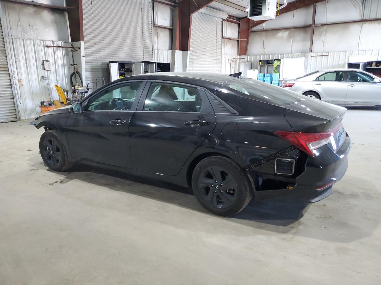 Изображение 2 2023 HYUNDAI ELANTRA BLUE 2023 с VIN KMHLM4AJ0PU037788