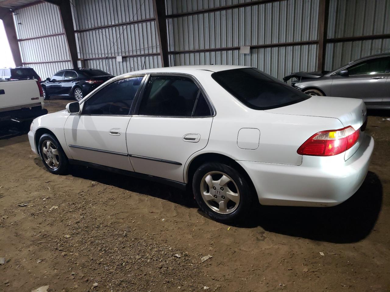 Image 2 of 2000 HONDA ACCORD LX 2000 with VIN 1HGCG5548YA051030