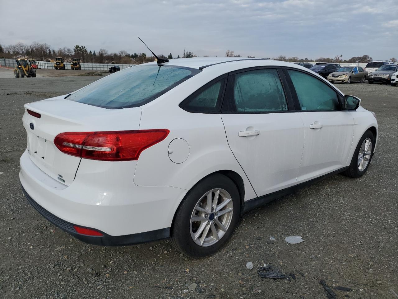 Image 3 of 2018 FORD FOCUS SE 2018 with VIN 1FADP3FE7JL323033