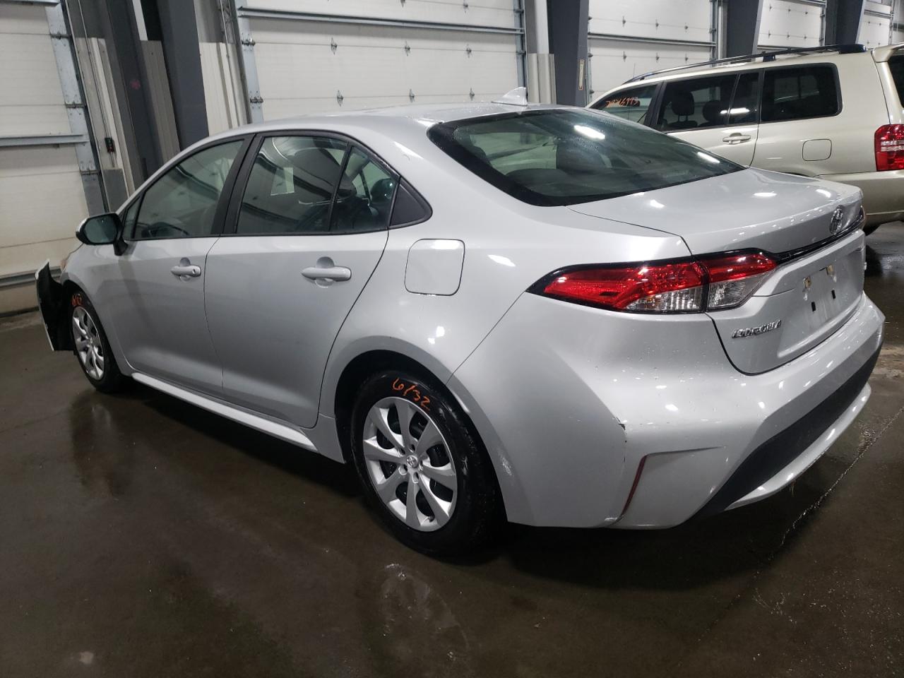 Image 2 of 2020 TOYOTA COROLLA LE 2020 with VIN 5YFEPRAE7LP106021
