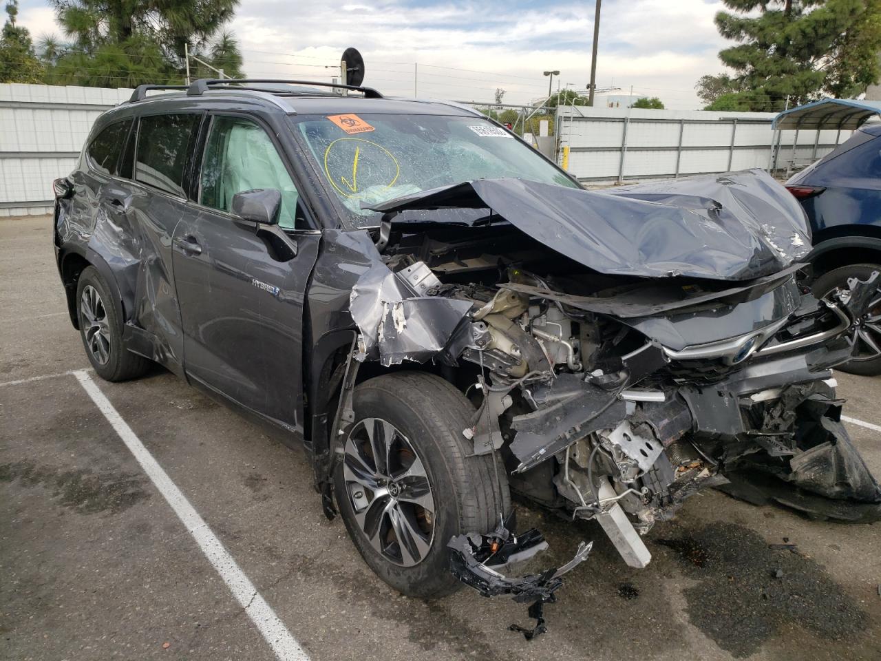 Obraz 1 z 2020 TOYOTA HIGHLANDER HYBRID XLE 2020 z VIN 5TDHBRCHXLS501367