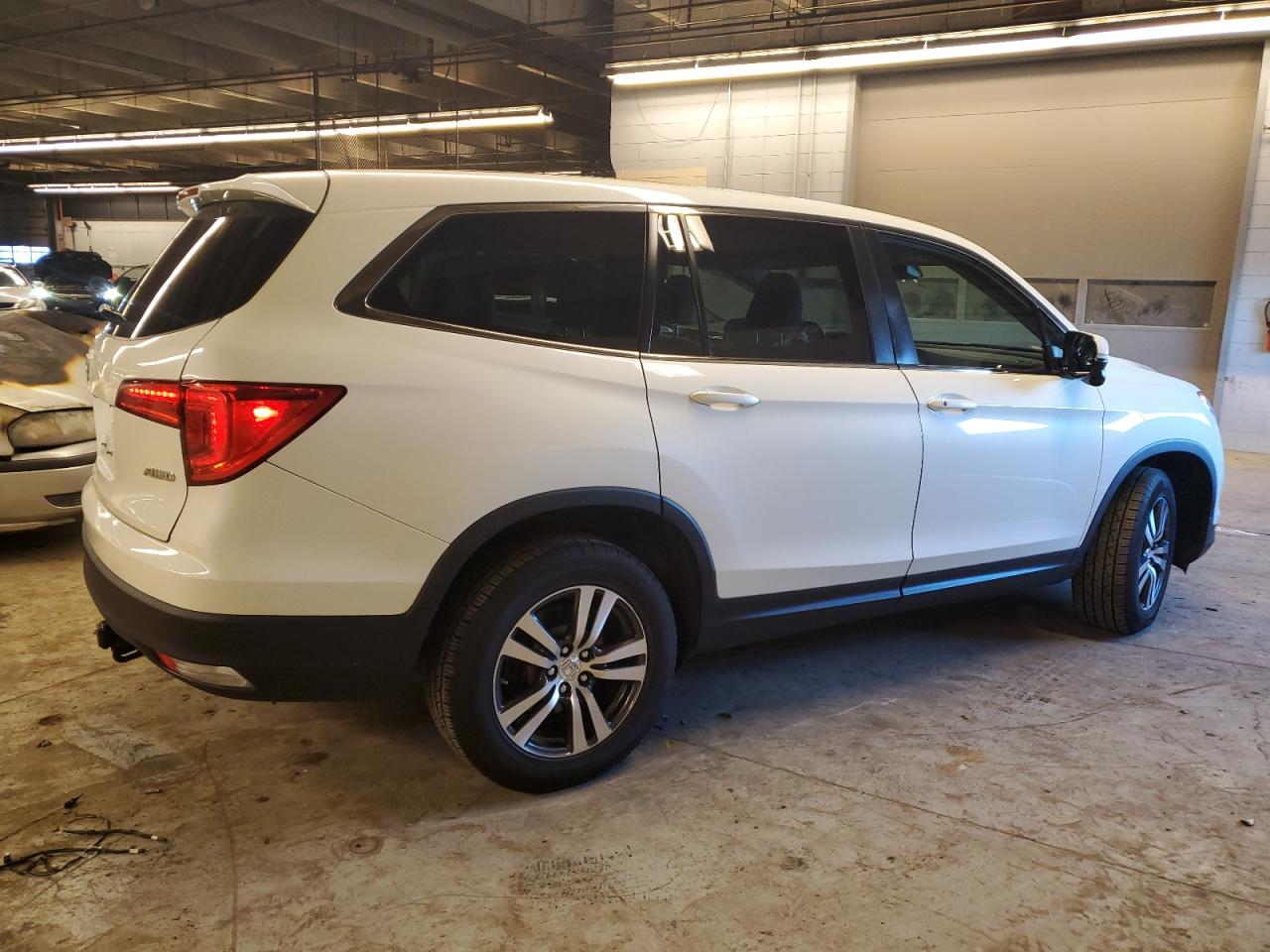 Image 3 of 2018 HONDA PILOT EXL 2018 with VIN 5FNYF6H61JB014313