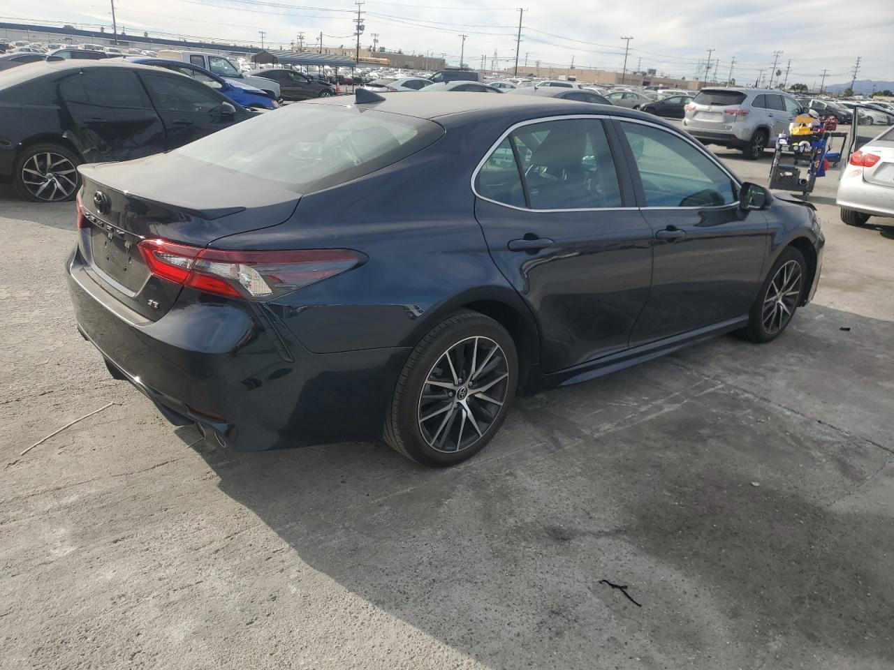 Изображение 3 2021 TOYOTA CAMRY SE 2021 с VIN 4T1G11AK1MU547127