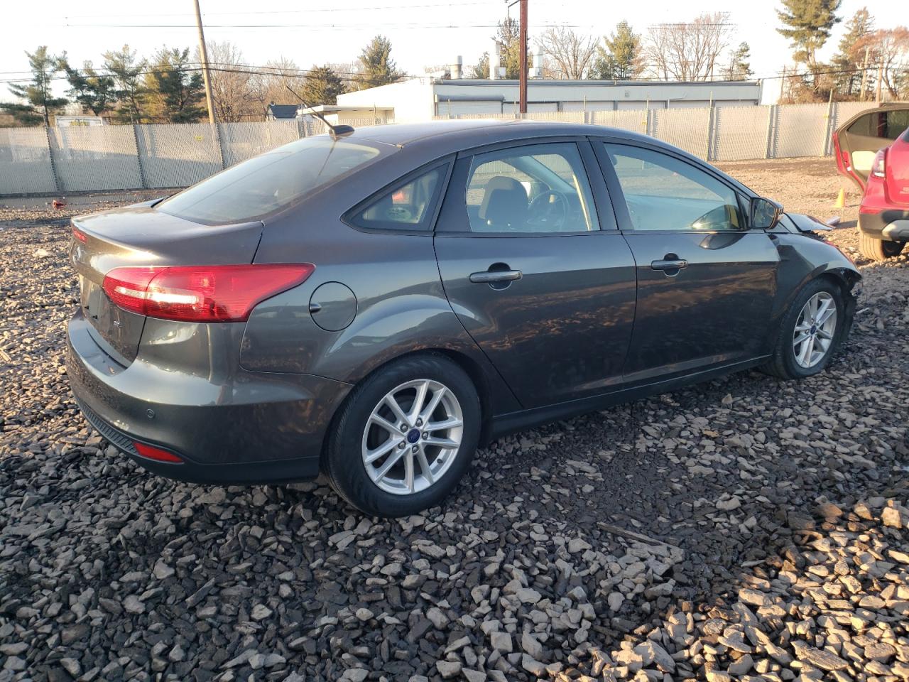 Image 3 of 2016 FORD FOCUS SE 2016 with VIN 1FADP3F29GL368165