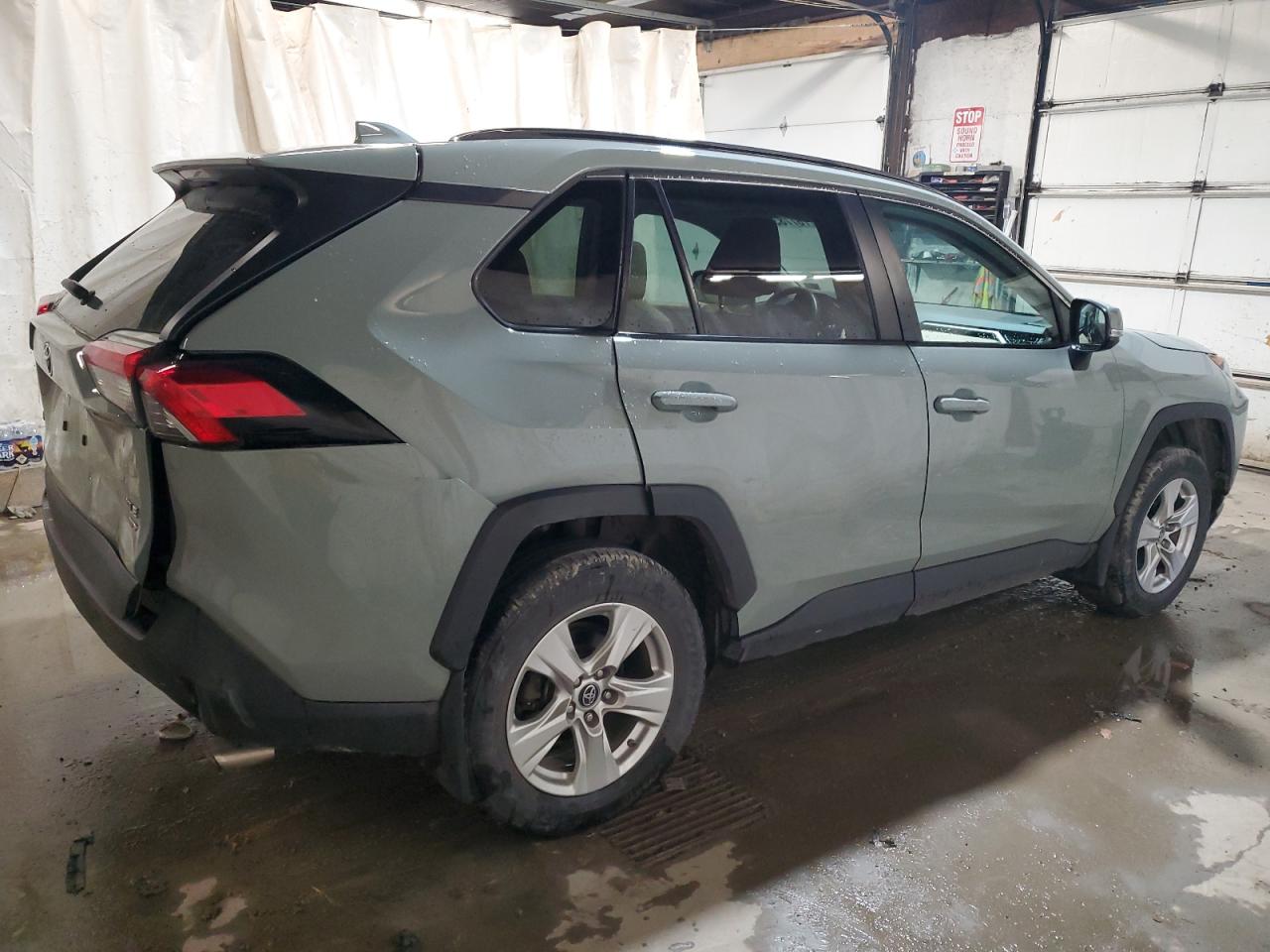 Изображение 3 2019 TOYOTA RAV4 XLE 2019 с VIN 2T3P1RFV7KW014415