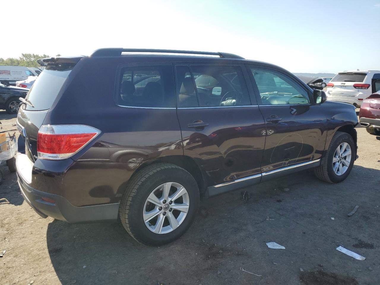 Image 3 of 2013 TOYOTA HIGHLANDER BASE 2013 with VIN 5TDBK3EH3DS184971