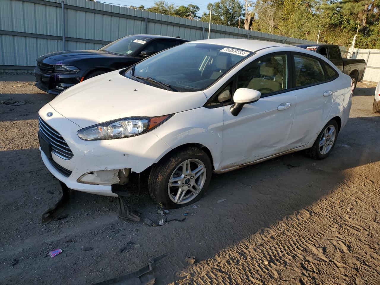 Изображение 1 2019 FORD FIESTA SE 2019 с VIN 3FADP4BJ3KM108046
