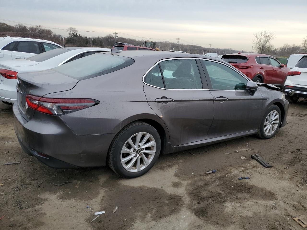 Obraz 3 z 2021 TOYOTA CAMRY LE 2021 z VIN 4T1C11AK4MU611224