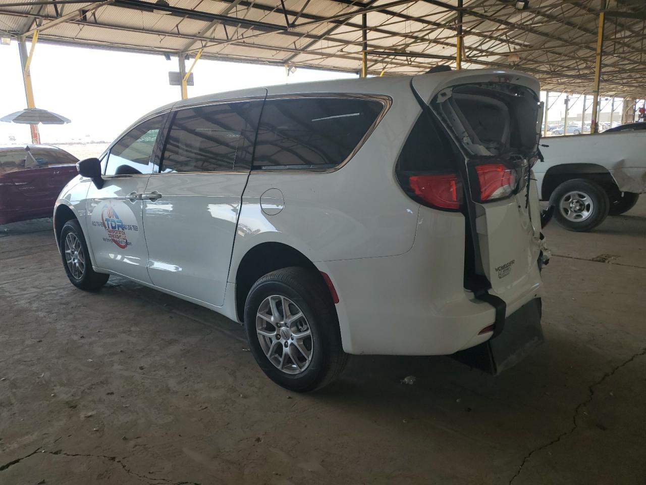 Изображение 2 2022 CHRYSLER VOYAGER LX 2022 с VIN 2C4RC1CG8NR204796