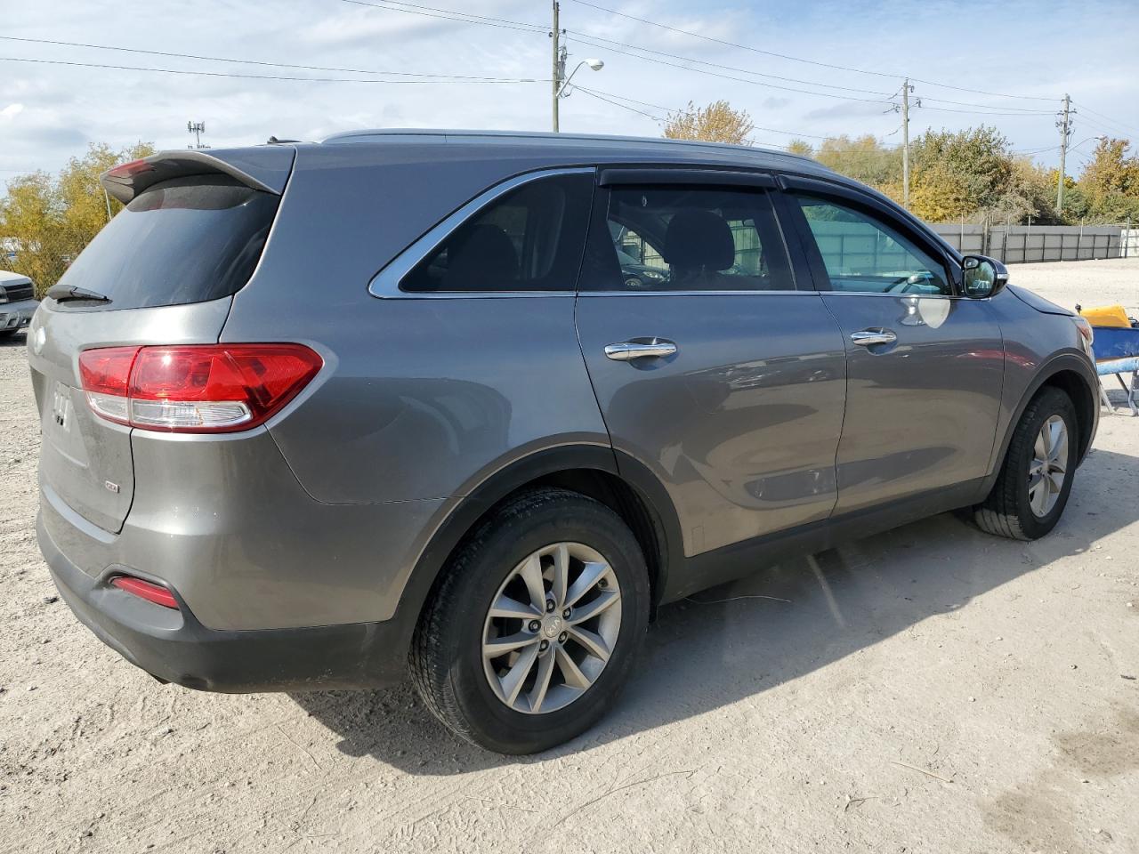 Image 3 of 2017 KIA SORENTO LX 2017 with VIN 5XYPG4A30HG194951