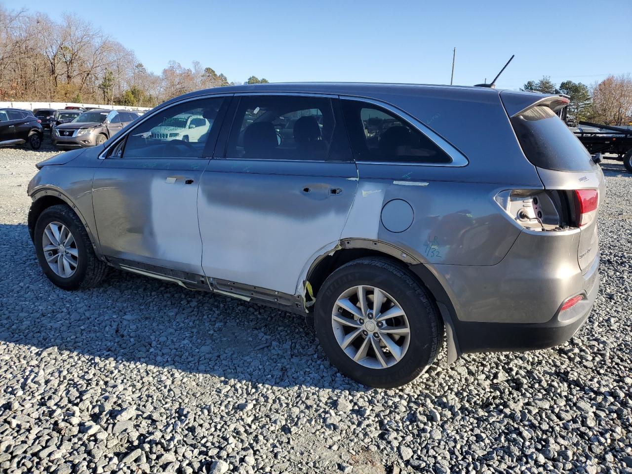 Image 2 of 2017 KIA SORENTO LX 2017 with VIN 5XYPG4A35HG286377